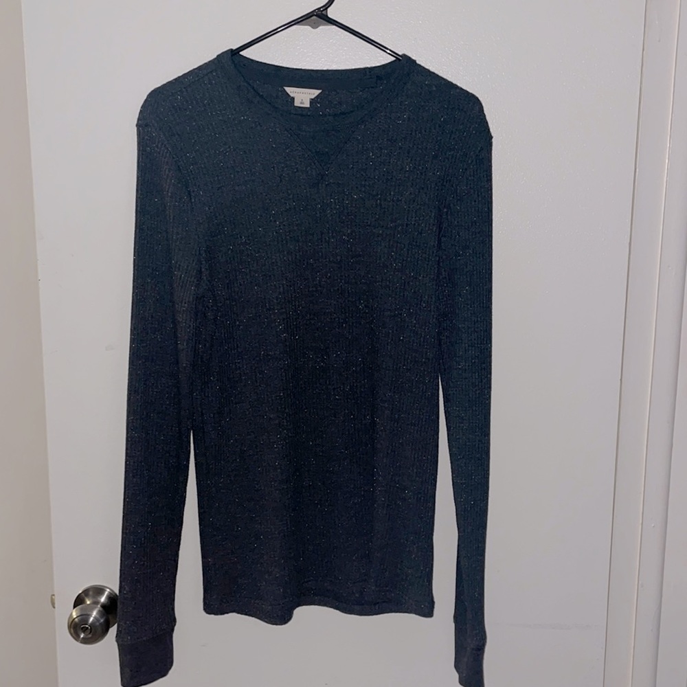 Crew neck S sweater.